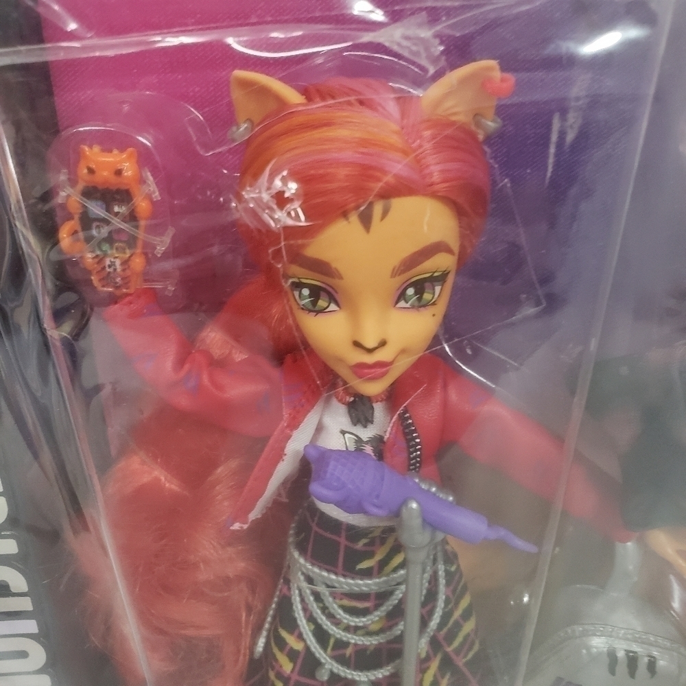 Monster High G3 TOARLEI STRIPE Doll with Pet Sweet Fangs and accessories 2022 - Picture 3 of 6